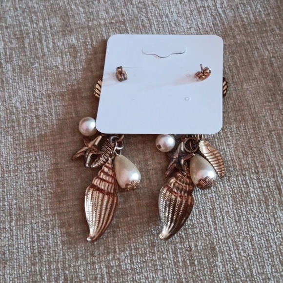 Vintage Gold Tone Seashell Bead Post Dangle Earrings - Picture 9 of 10